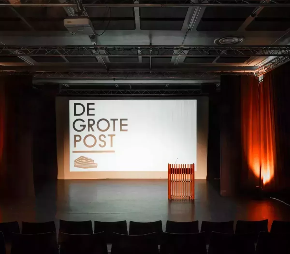 Zaal Dactylo bij De Grote Post